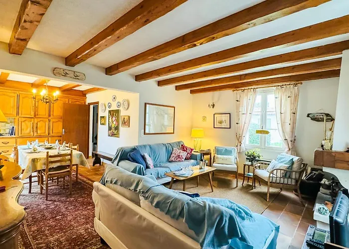 Maison De Au Calme Et Proche De La Villa