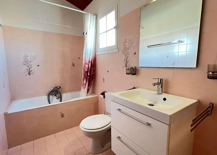 Maison De Au Calme Et Proche De La